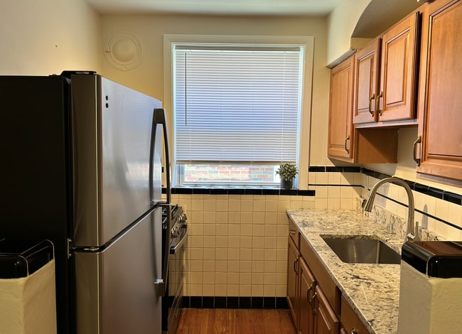 6312 Bancroft Ave, Unit 1E