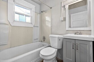 389 E 160th St in Cleveland, OH - Building Photo - Building Photo