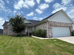 102 Double Horn St in Stephenville, TX - Building Photo - Building Photo