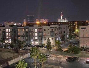 3930 University Center Dr, Unit 60 in Las Vegas, NV - Building Photo - Building Photo