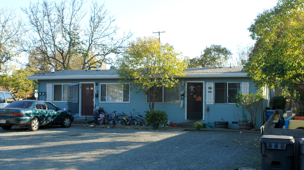 1094 Carr Ave in Santa Rosa, CA - Building Photo