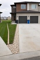 62 Ken Wong Bay in Winnipeg, MB - Building Photo