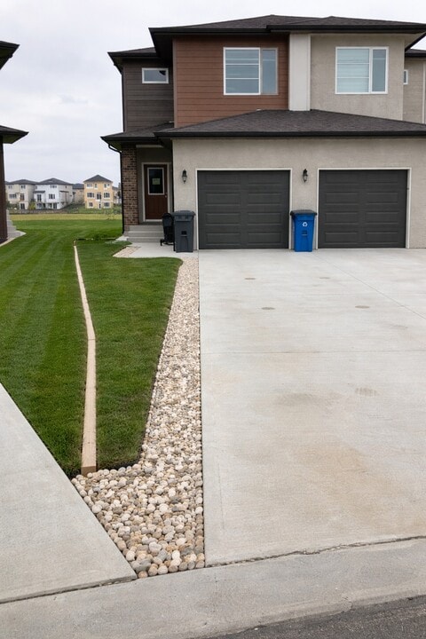 62 Ken Wong Bay in Winnipeg, MB - Building Photo