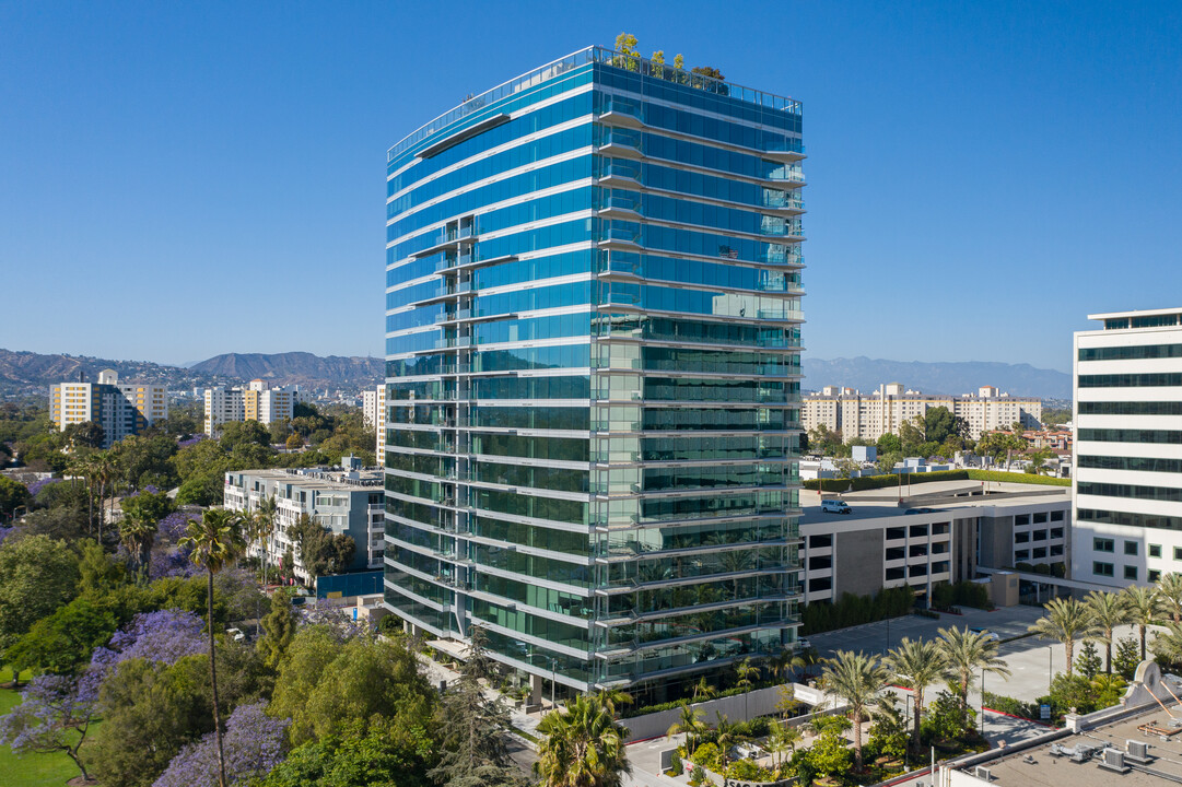 One Museum Square in Los Angeles, CA - Building Photo