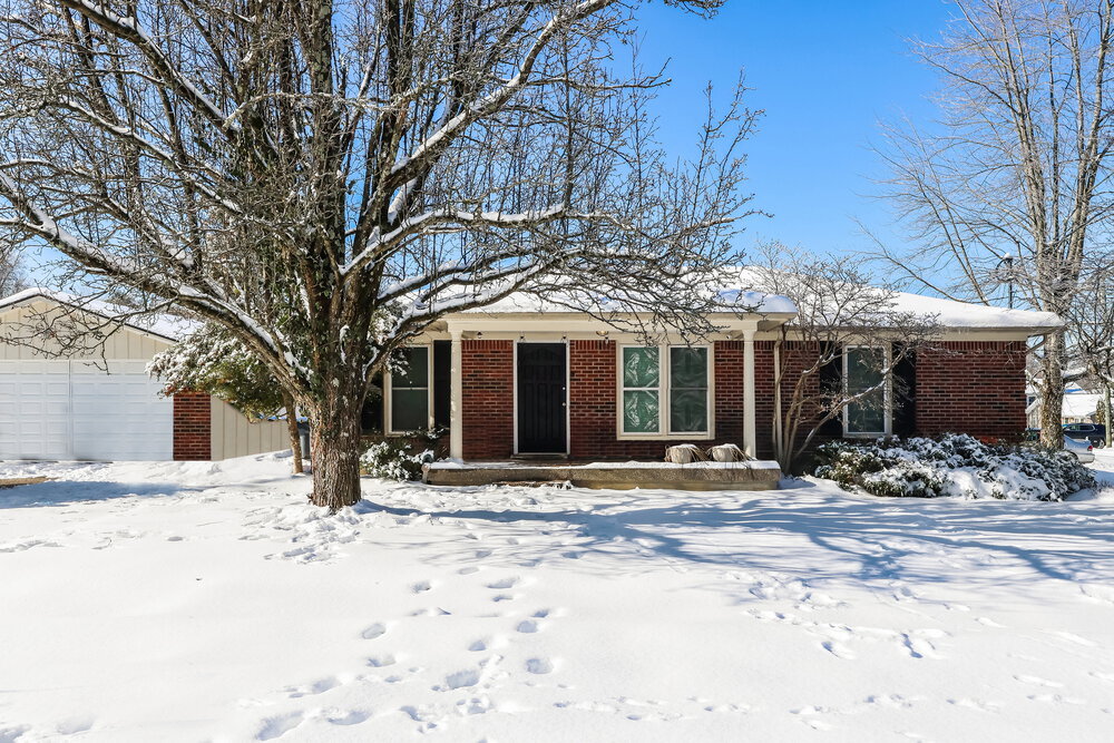 8612 Sardis Way in Louisville, KY - Building Photo