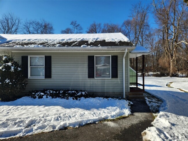 63 Jefferson Rd in Red Hook, NY - Building Photo - Building Photo