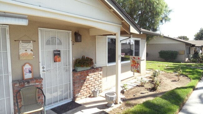 2295 N Tustin St in Orange, CA - Building Photo - Building Photo