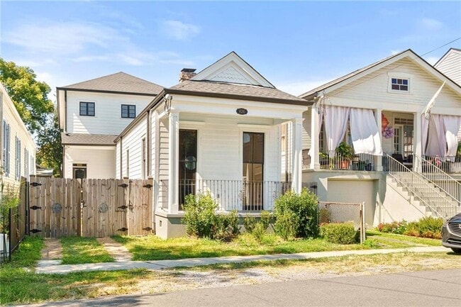 property at 826 Delachaise St