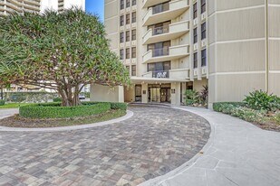 2800 N Ocean Dr, Unit A3C in Riviera Beach, FL - Building Photo