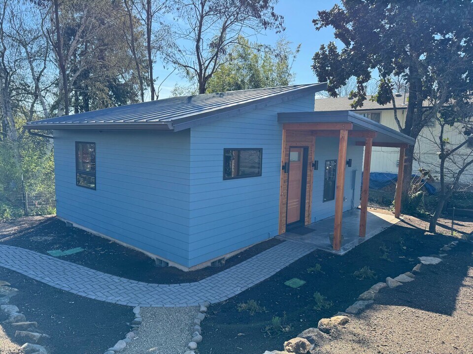 74 W 25th Ave in Eugene, OR - Building Photo