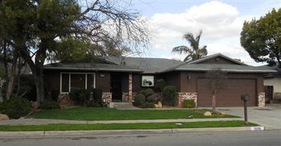 2096 E Sierra Ave in Fresno, CA - Building Photo