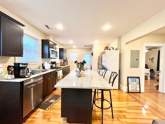 40 Glencoe St, Unit 2