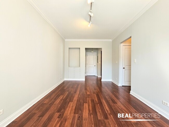 744 W Addison St in Chicago, IL - Building Photo - Building Photo