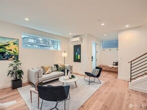 9221 3rd Ave NW in Seattle, WA - Building Photo - Building Photo