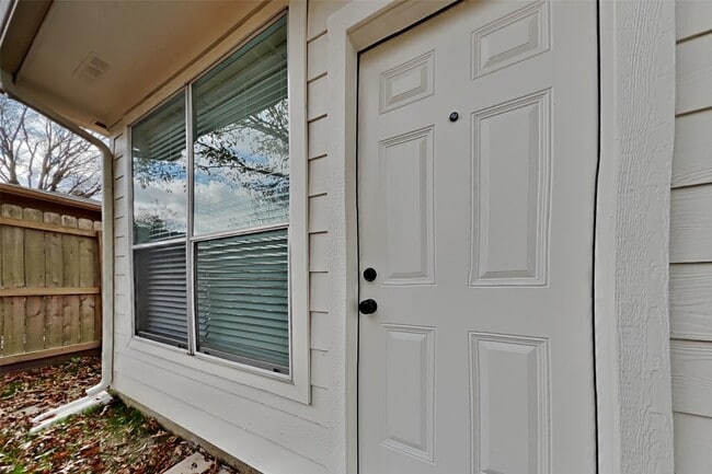 2014 Ridgeway Park Dr