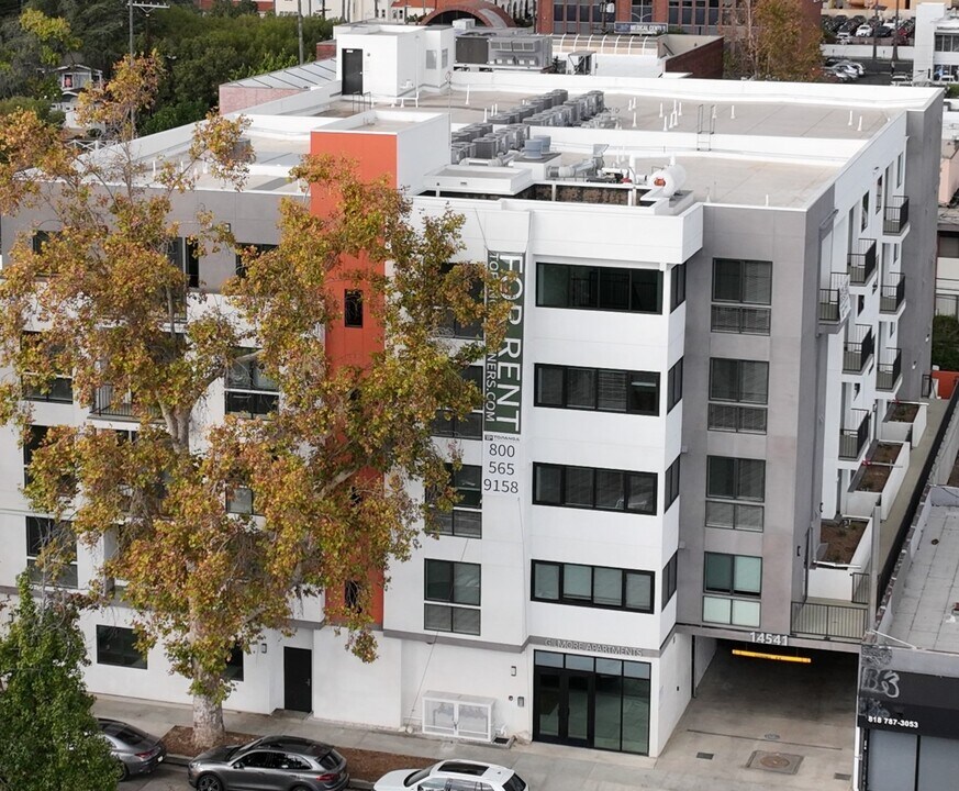 Gilmore Apartments LLC in Van Nuys, CA - Building Photo