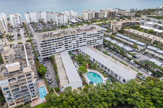 Mayfair House West in Palm Beach, FL - Building Photo - Building Photo