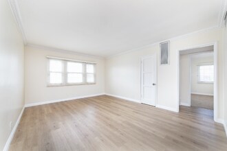 2147 W 104th St in Los Angeles, CA - Building Photo - Building Photo