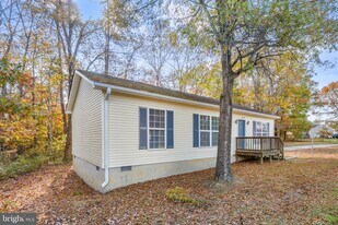 11244 Blue Ridge Ct in Gordonsville, VA - Building Photo