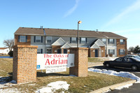 Oaks of Adrian in Adrian, MI - Foto de edificio - Building Photo