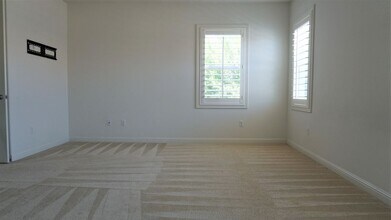 48 Castellana in Lake Forest, CA - Foto de edificio - Building Photo