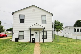 209 E Spotswood Ave in Elkton, VA - Building Photo - Building Photo
