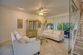 2200 Lincoln Ave in Miami, FL - Foto de edificio - Building Photo