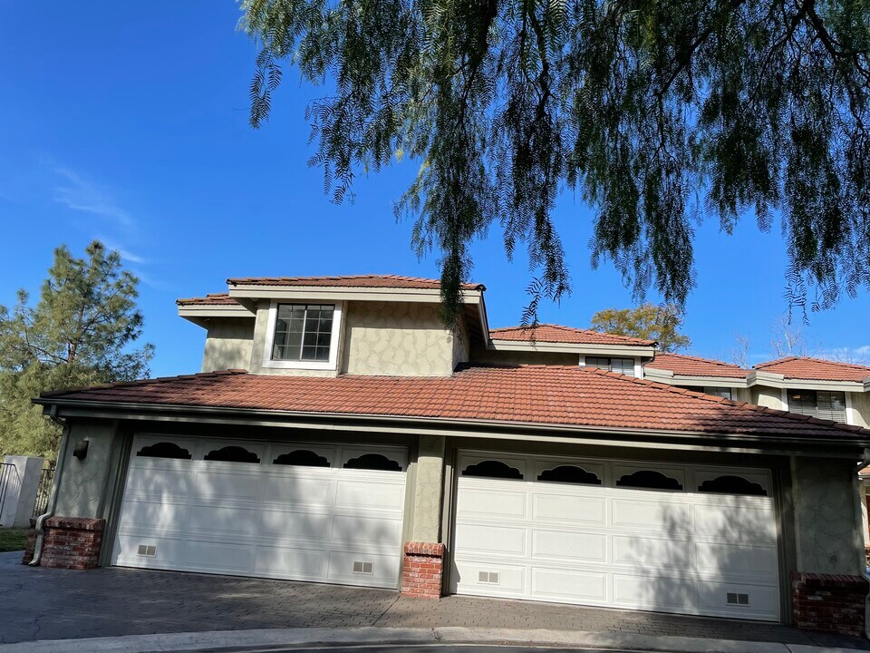 29752 Strawberry Hill Dr in Agoura Hills, CA - Building Photo