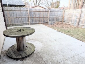 1993 Meadow Dr in Beloit, WI - Foto de edificio - Building Photo