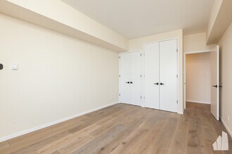 175 E Delaware Plz, Unit 4915 in Chicago, IL - Building Photo - Building Photo