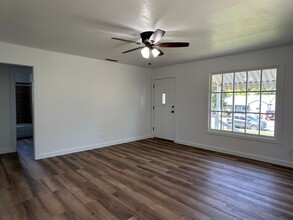 2477 Baldwin Ave in Oroville, CA - Foto de edificio - Building Photo