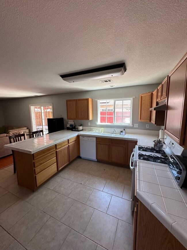 3858 Pamela Ln in Stockton, CA - Building Photo - Building Photo