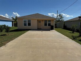 2724 Avenue D in San Leon, TX - Building Photo