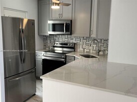 2555 NE 11th St in Fort Lauderdale, FL - Building Photo