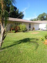 926 Sally St SE in Palm Bay, FL - Building Photo