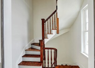 139 Wentworth Ave, Unit 3 in Cranston, RI - Foto de edificio - Building Photo