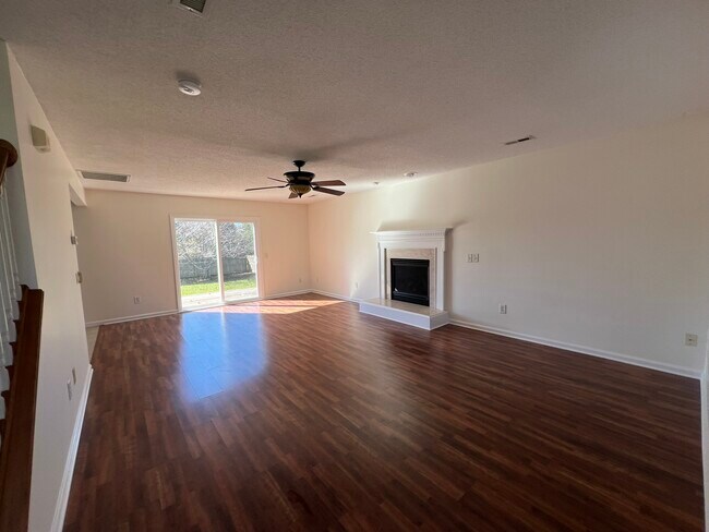 100 Dover Ct E in Sanford, NC - Building Photo - Building Photo