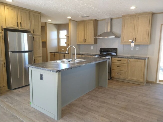 5507 Annette St in Zephyrhills, FL - Building Photo - Building Photo