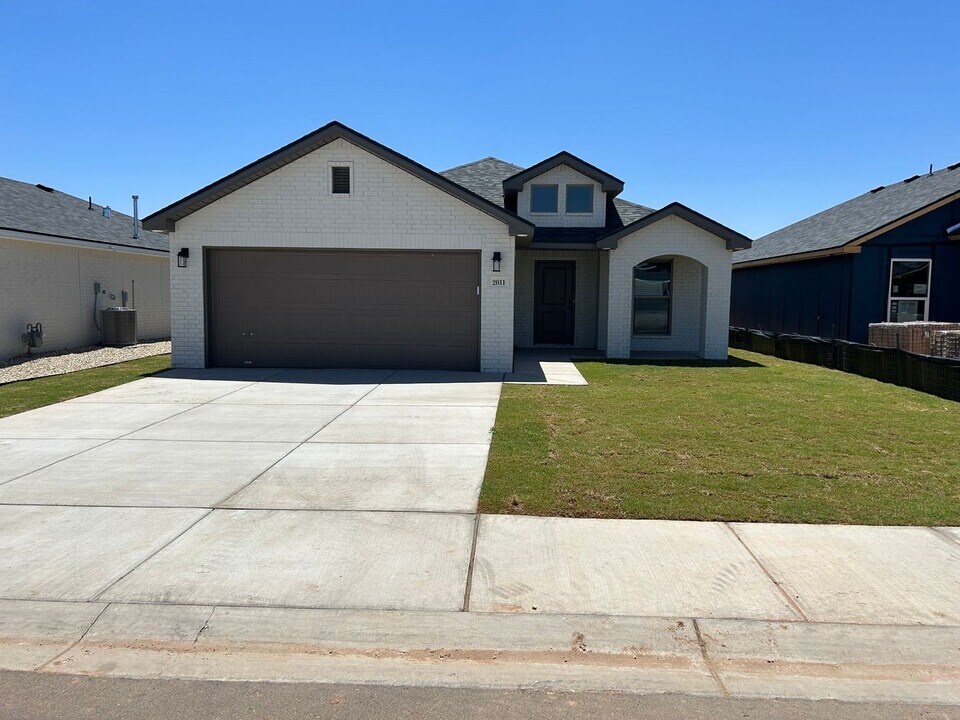 2011 134th St in Lubbock, TX - Building Photo