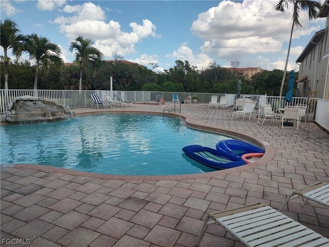 8521 Oakshade Cir