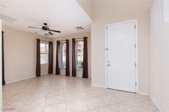 8556 Zelkova Ct in Las Vegas, NV - Building Photo - Building Photo