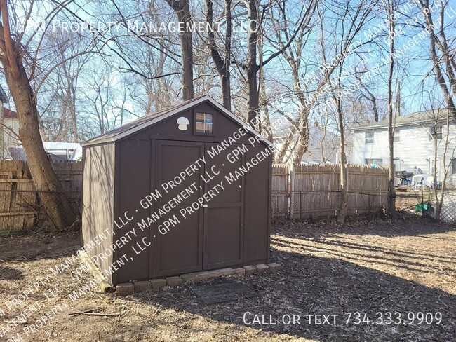 2310 Deerfield Ct in Westland, MI - Building Photo - Building Photo