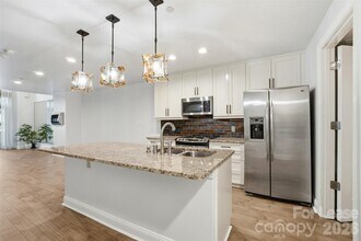 701 Royal Ct in Charlotte, NC - Building Photo - Building Photo