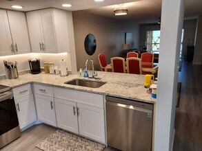 840 Virginia St, Unit 204 in Dunedin, FL - Foto de edificio - Building Photo