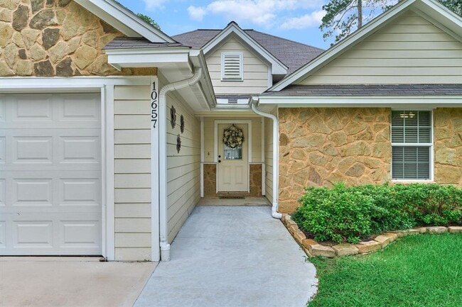 10657 Royal Cavins Dr in Conroe, TX - Building Photo - Building Photo