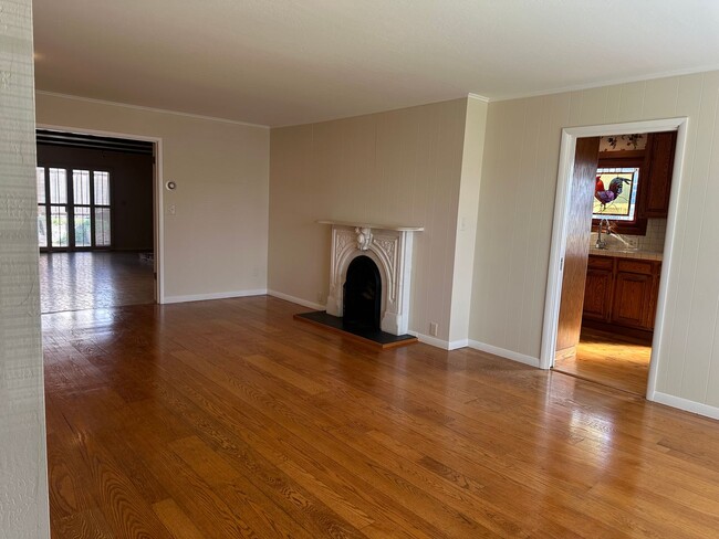 112 Camaritas Ave in South San Francisco, CA - Building Photo - Building Photo