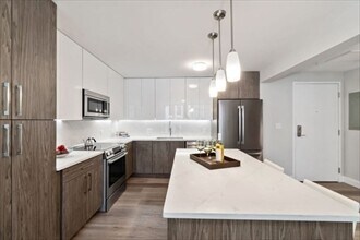 771 Harrison Ave, Unit 2G in Boston, MA - Foto de edificio - Building Photo