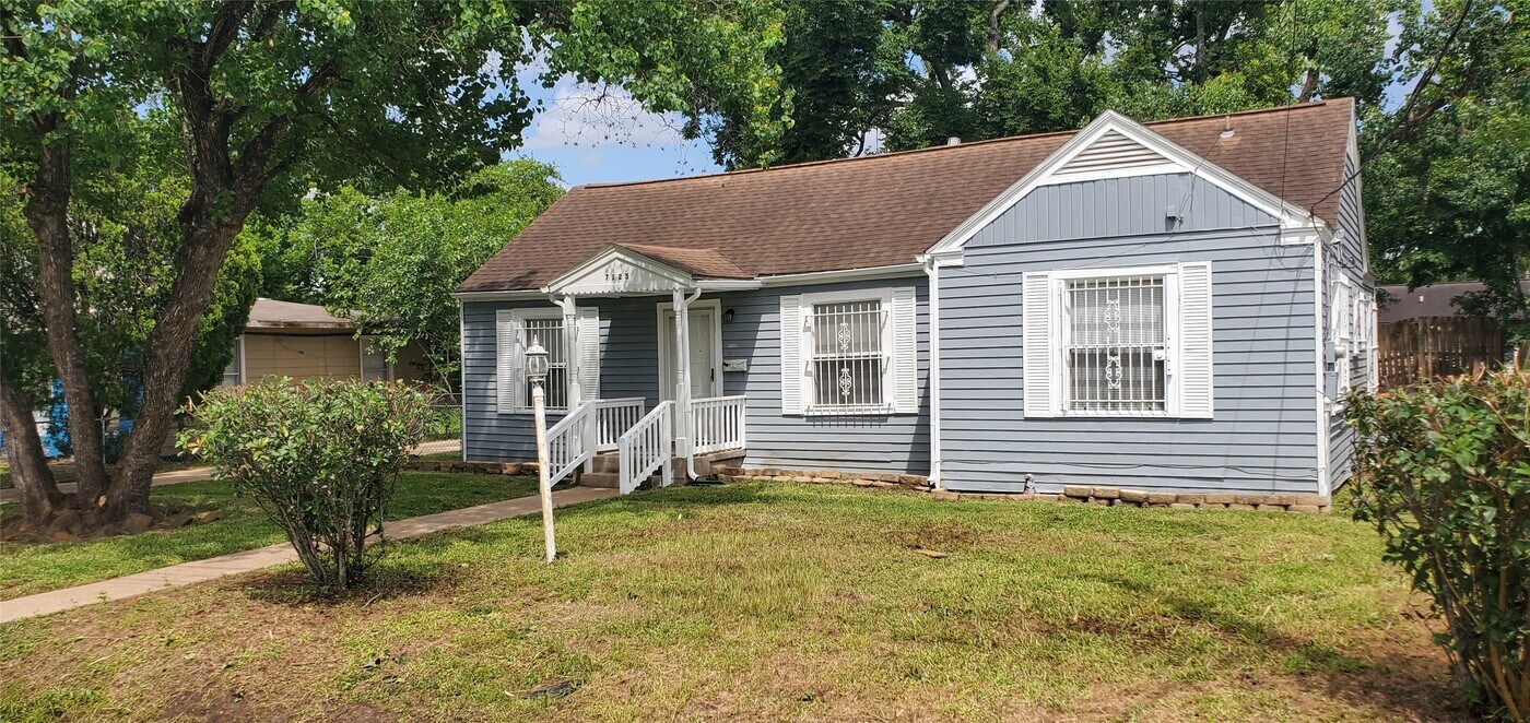 7125 Goforth St in Houston, TX - Building Photo