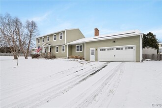 7651 Redcoat Cir, Unit b in Manlius, NY - Building Photo - Building Photo