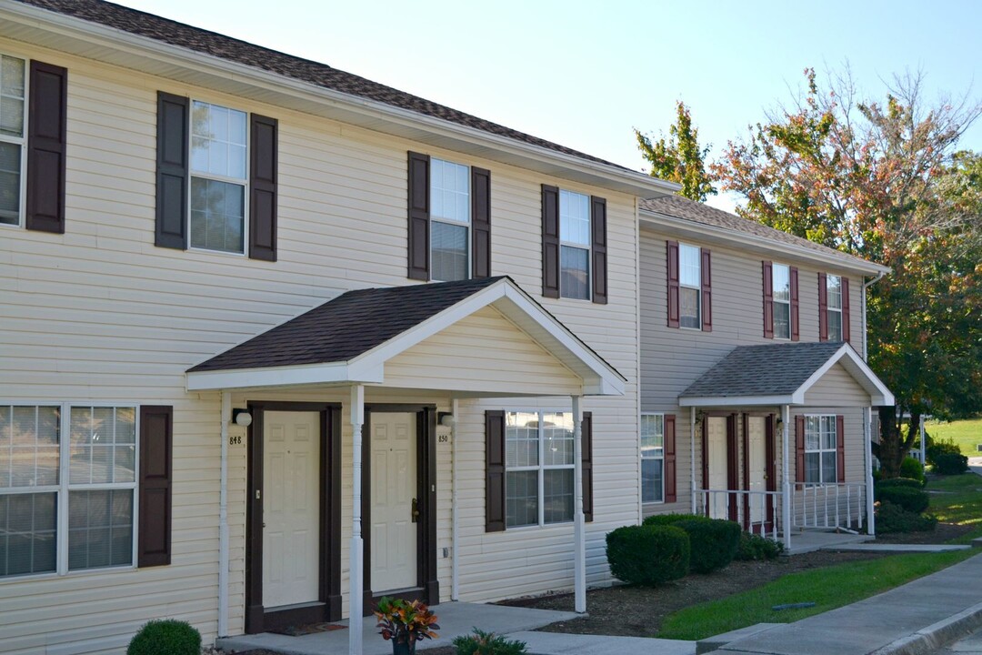 888 Patrick Henry Dr in Blacksburg, VA - Building Photo